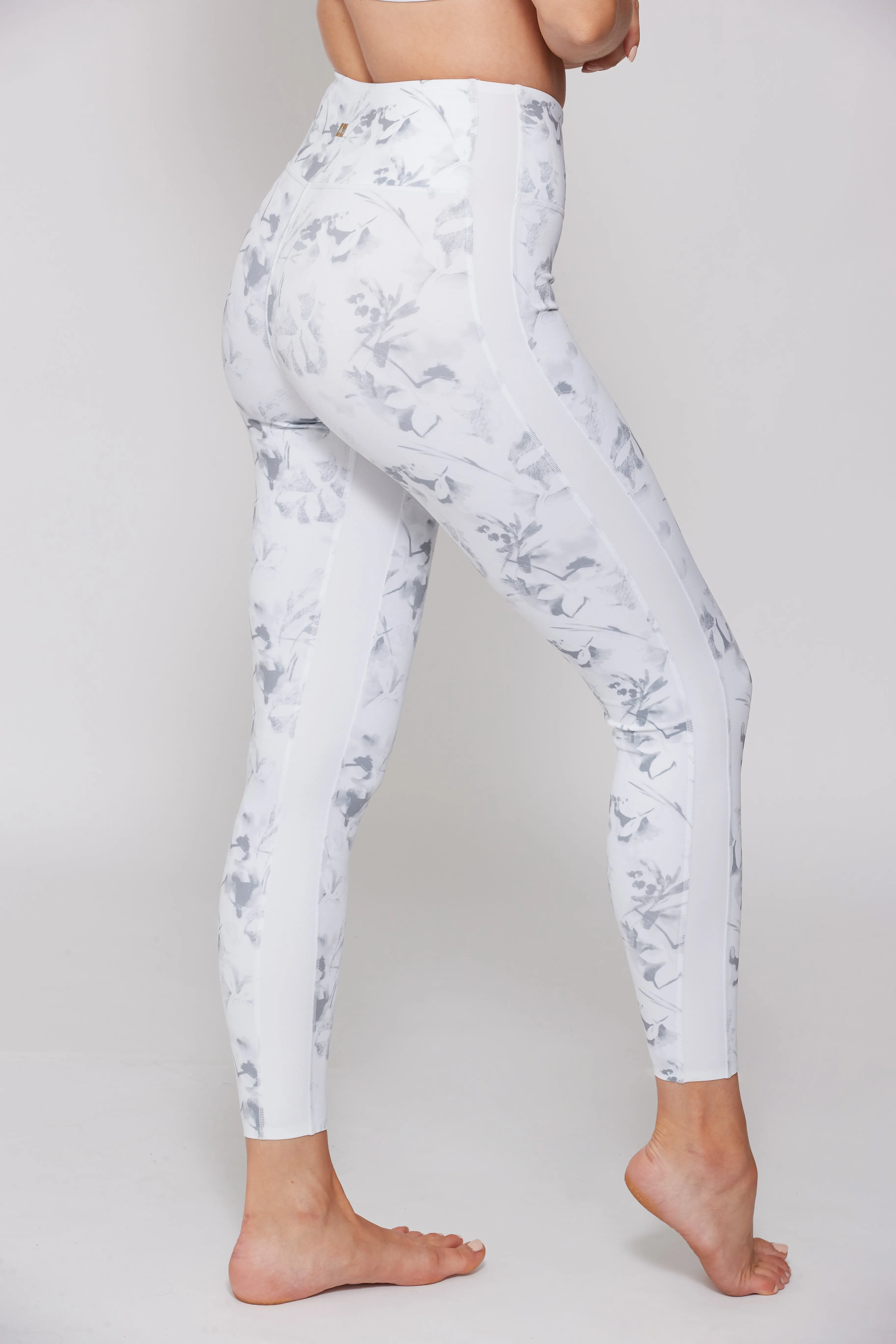 Sharp floral legging